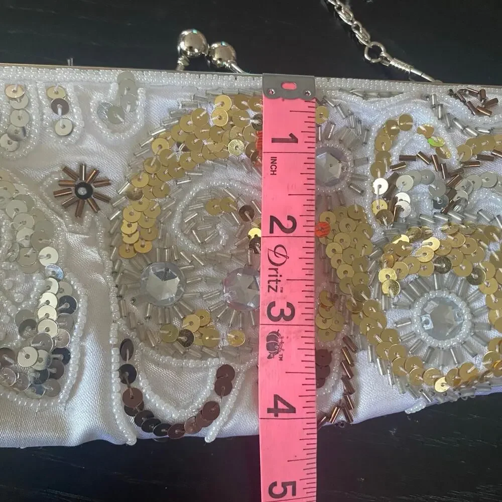 Vintage 90s apt 9 white clutch